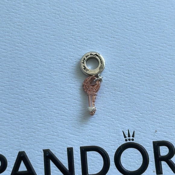 PANDORA The key to happiness Pandora Charm - Picture 2 of 4